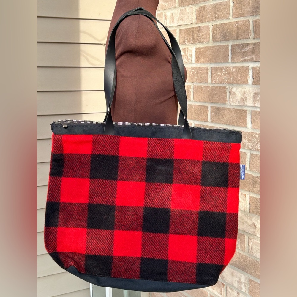 NWOT FAIRBAULT WOOLEN MILLS lg zip tote-💯wool-leather straps-thick canvas inside